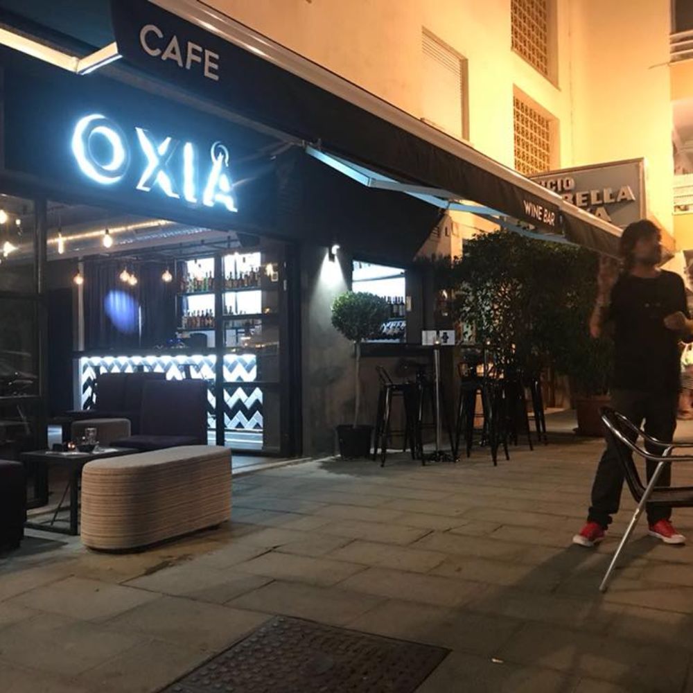 Bar de Copas, cerca del paseo maritimo de, Marbella. 3.0